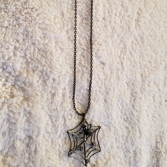 Vintage Spooky Black Widow Spider Necklace Black, Metal - Picture 5 of 6